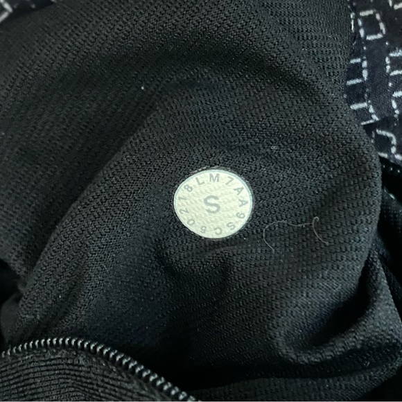 LULULEMON Athletica T.H.E. Shorts 9” Linerless Geometric Print Men’s Shorts S - Picture 11 of 12